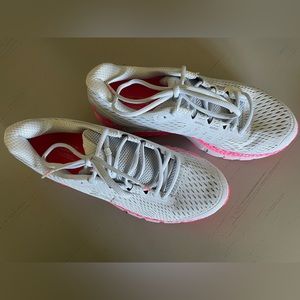 Under Armour Tennis Shoes (NEW) size 8